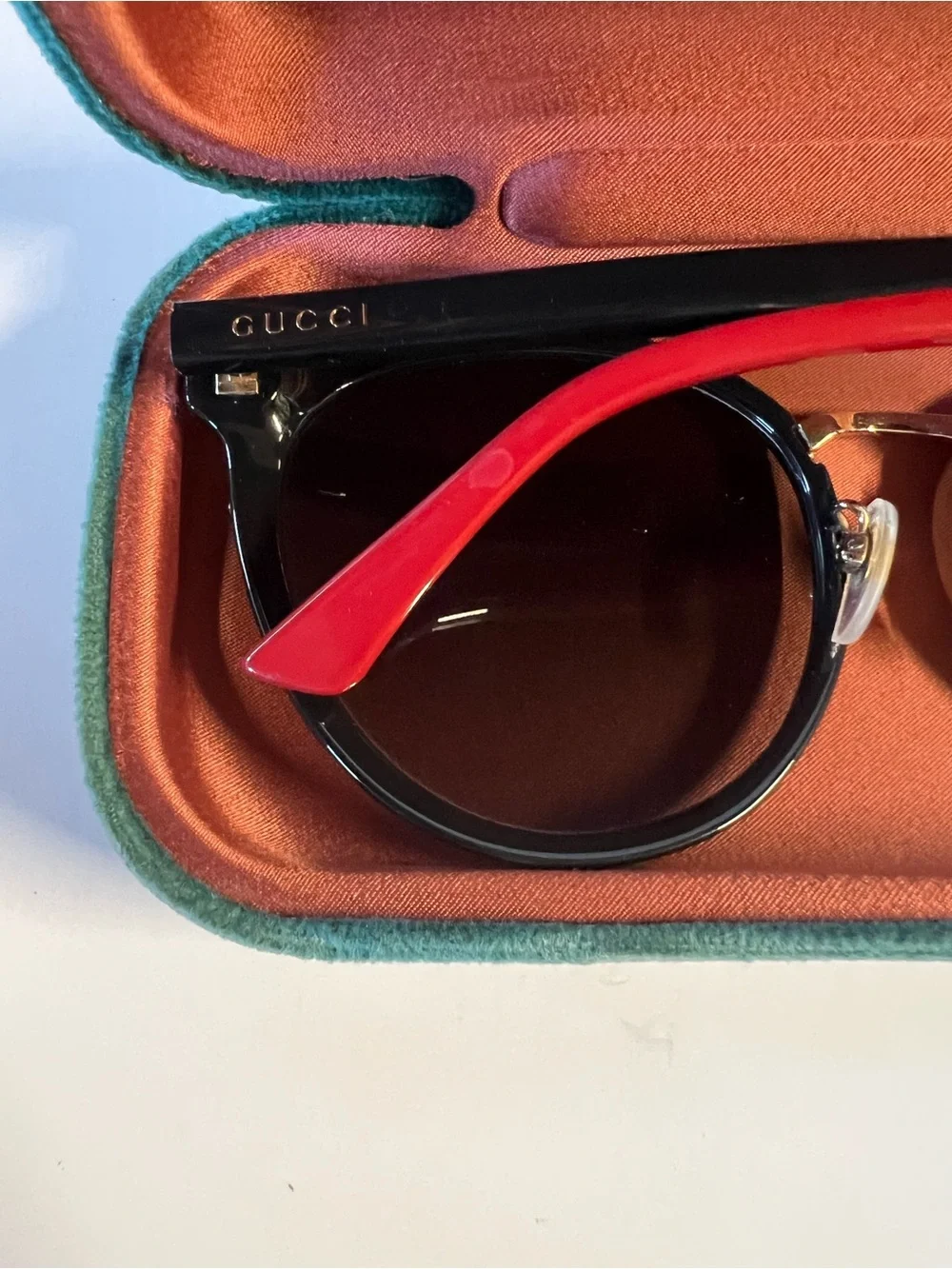 Gucci Black Round with red/green frame color Sunglasses with Gold Bridge